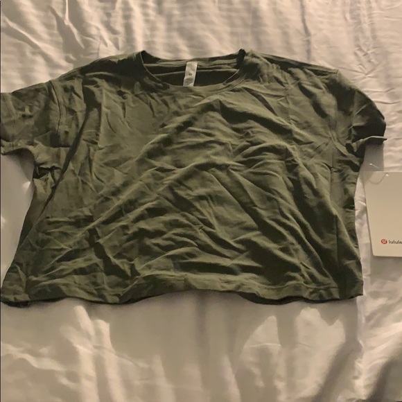 Lululemon Cropped SS - Picture 2 of 5
